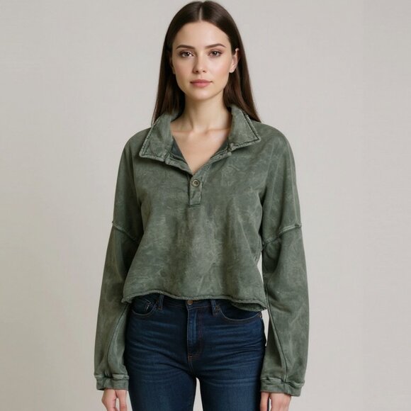 Solaí the Label Oversized Green Distressed Long Sleeve Cropped Sweatshirt Top - Picture 1 of 12